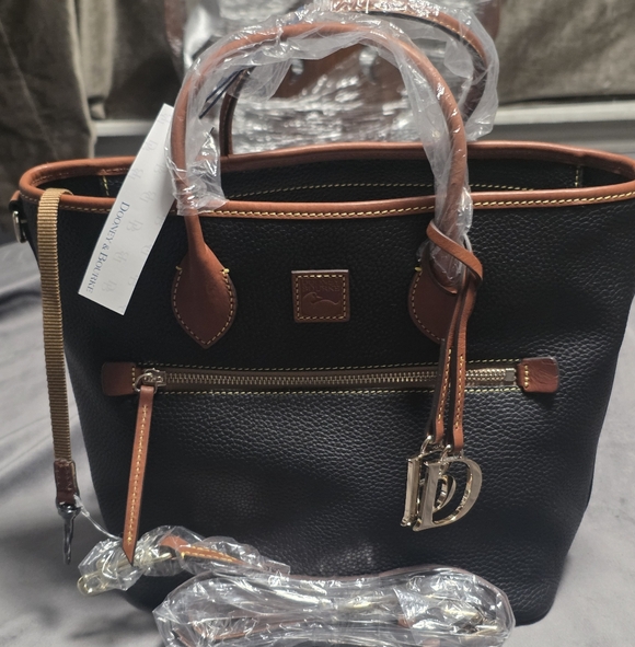 Dooney & Bourke Handbags - Dooney & Bourke Handle Tote